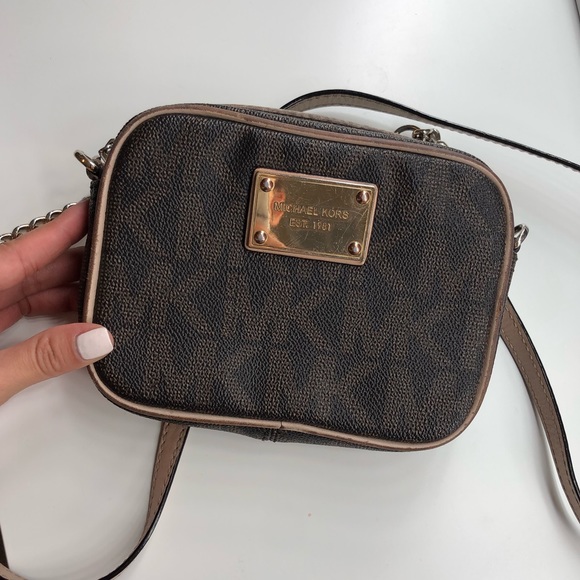 jet set travel logo crossbody